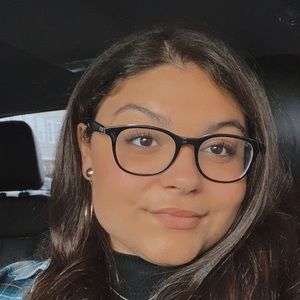 Meet your Posher, Alexia